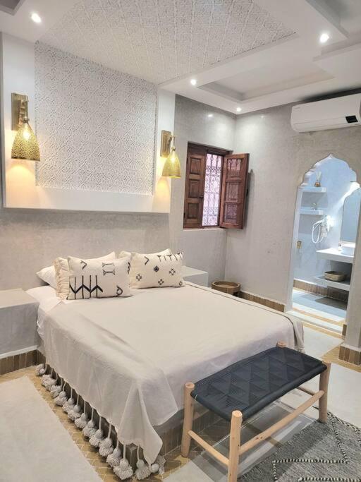 Riad Isahiac Avec Piscine En Exclusivite Marrakesh Bagian luar foto